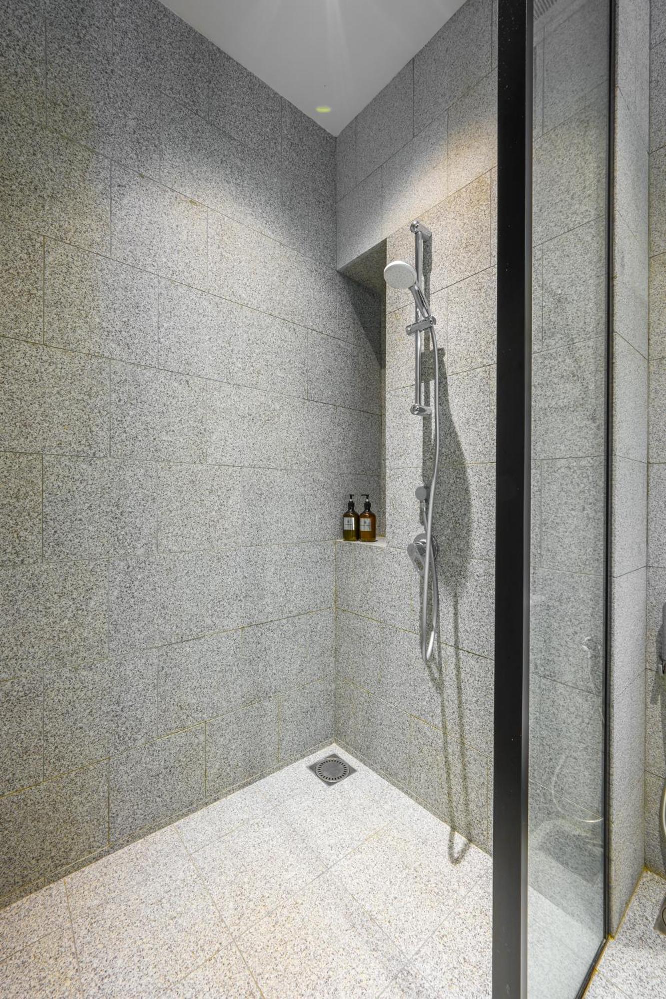 Greystone Scarletz Suites Куала Лумпур Екстериор снимка